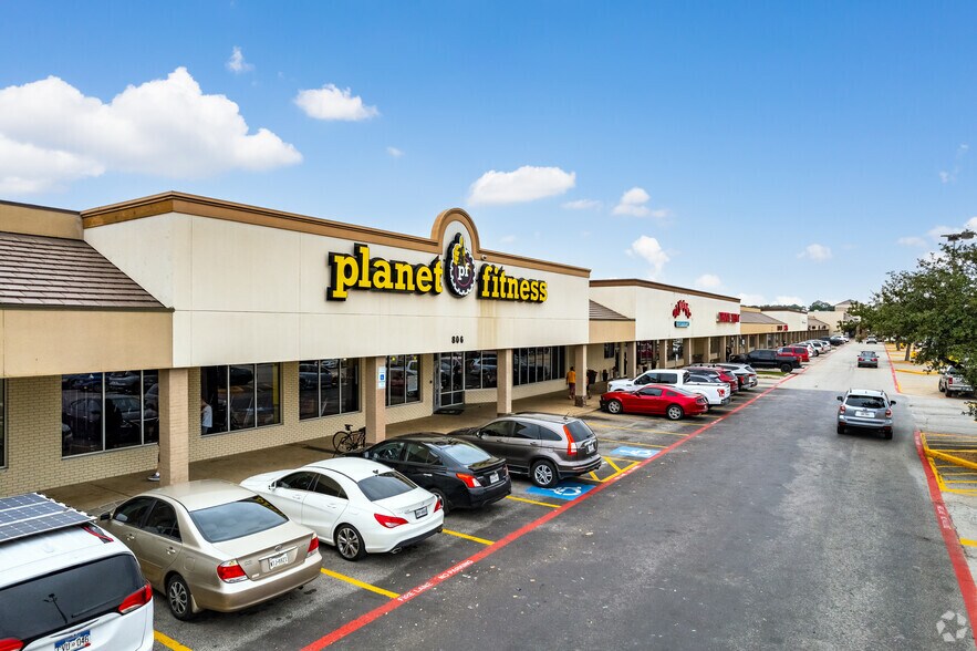 More Photos Of 500-1042 W University Dr, Denton Unknown For Lease