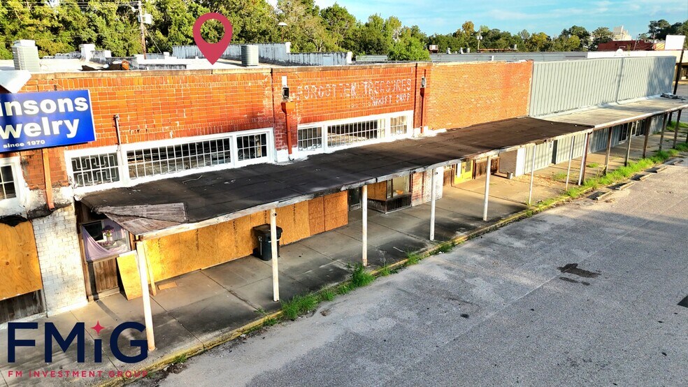 More Photos Of 156 N Craft Hwy, Chickasaw Storefront For Sale
