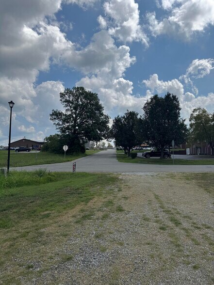 More Photos Of 818 Morton Ave, Bardstown Flex For Sale