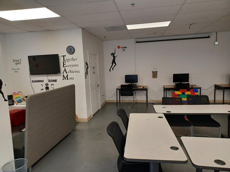 More Photos Of 9400 International Blvd, Oakland Apartments For Lease