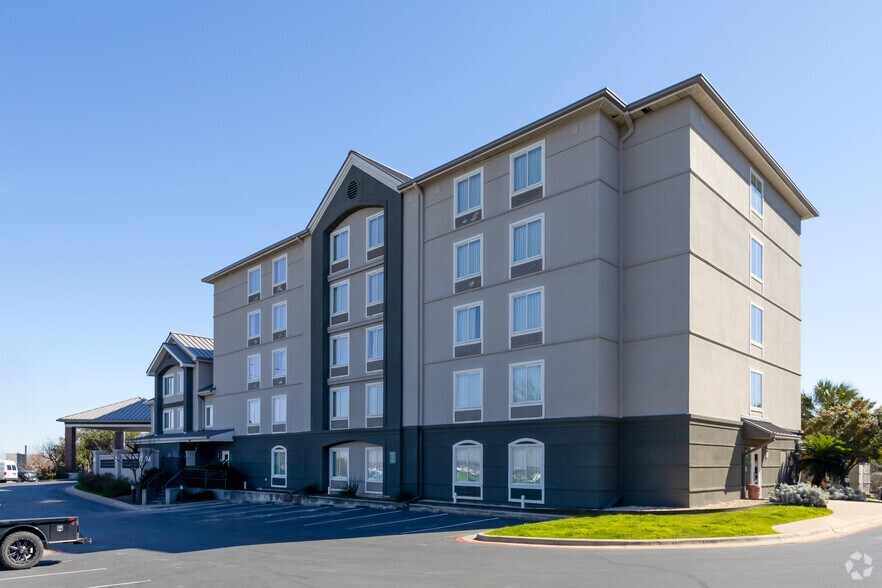 More Photos Of 7625 E Ben White Blvd, Austin Hotel For Sale