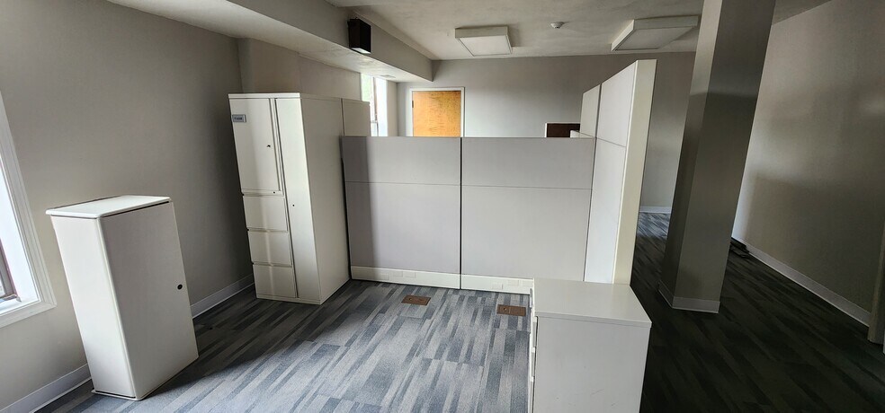 More Photos Of 2144 S Macarthur Blvd, Springfield Office For Lease