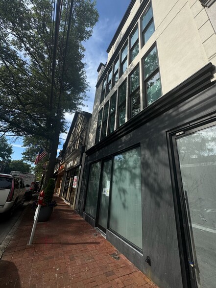 More Photos Of 65 Middle Neck Rd, Great Neck General Retail For Lease