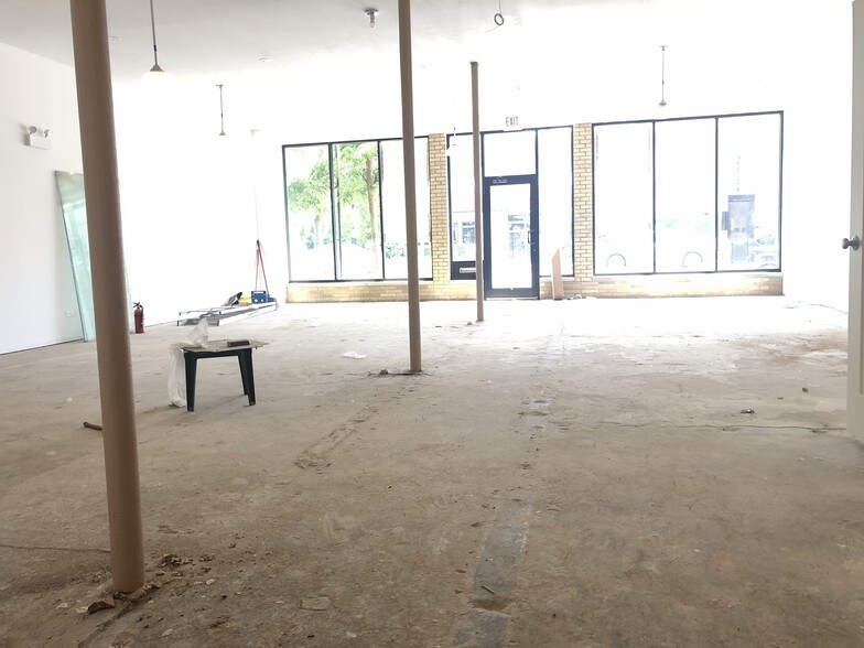 More Photos Of 1700-1720 W Lawrence Ave, Chicago Storefront For Lease