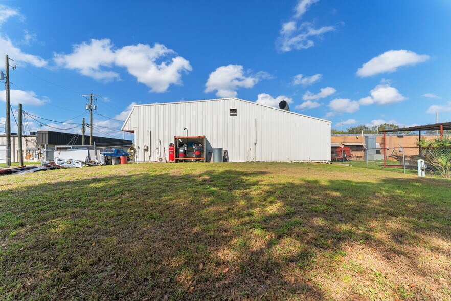 More Photos Of 109 N Falkenburg Rd, Tampa Manufacturing For Sale