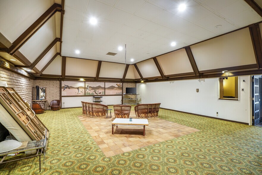 More Photos Of 4070 Country Rd 89, Dunnigan Restaurant For Sale