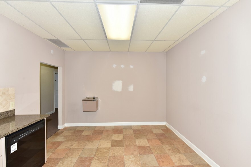 More Photos Of 3120 Medlock Bridge Rd, Peachtree Corners Light Distribution For Lease
