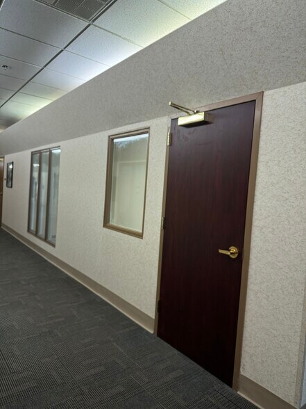 More Photos Of 714 Spirit 40 Park Dr, Chesterfield Office For Sale