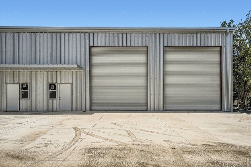 More Photos Of 16400 Parkview Dr, Austin Light Manufacturing For Lease