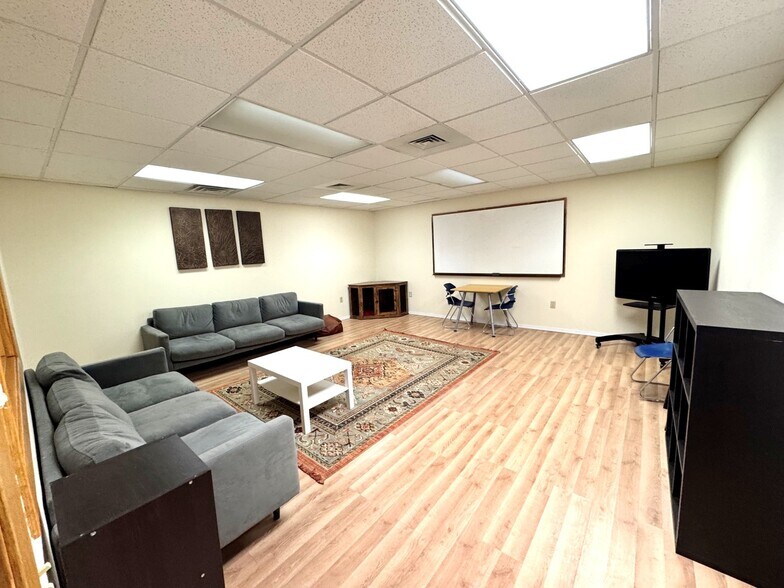 More Photos Of 1118 S Park St, Madison Office For Lease