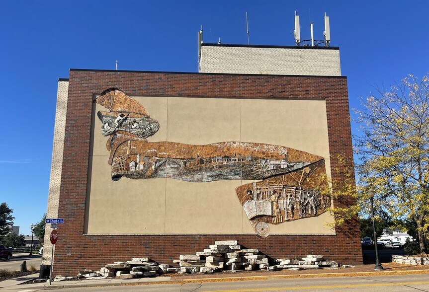 More Photos Of 140 Main St, Menasha Office Residential For Sale