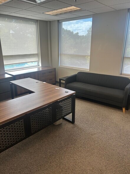 More Photos Of 935 Jefferson Blvd, Warwick Office For Lease
