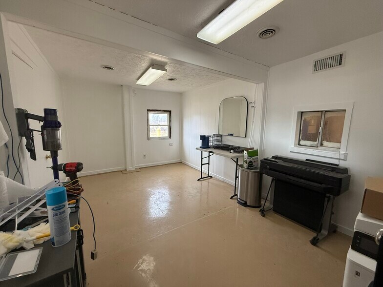 More Photos Of 2815 River Road Dr, Waterloo Office For Lease