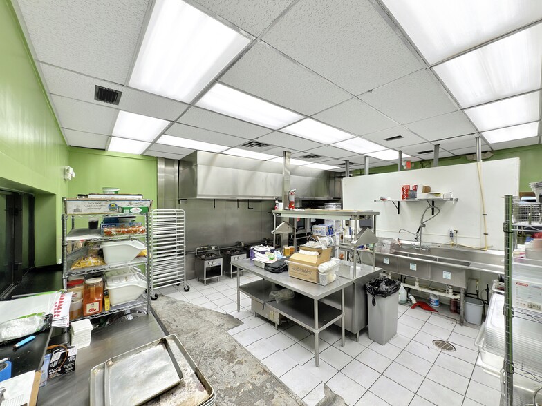 More Photos Of 643 NW 20th St, Miami Freestanding For Lease