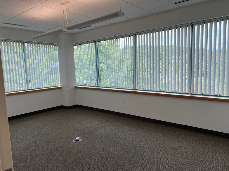 More Photos Of 330 Bear Hill Rd, Waltham Office For Lease