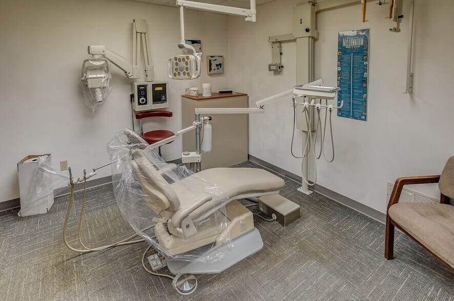 More Photos Of 607 E Lyons St, Marissa Medical For Sale