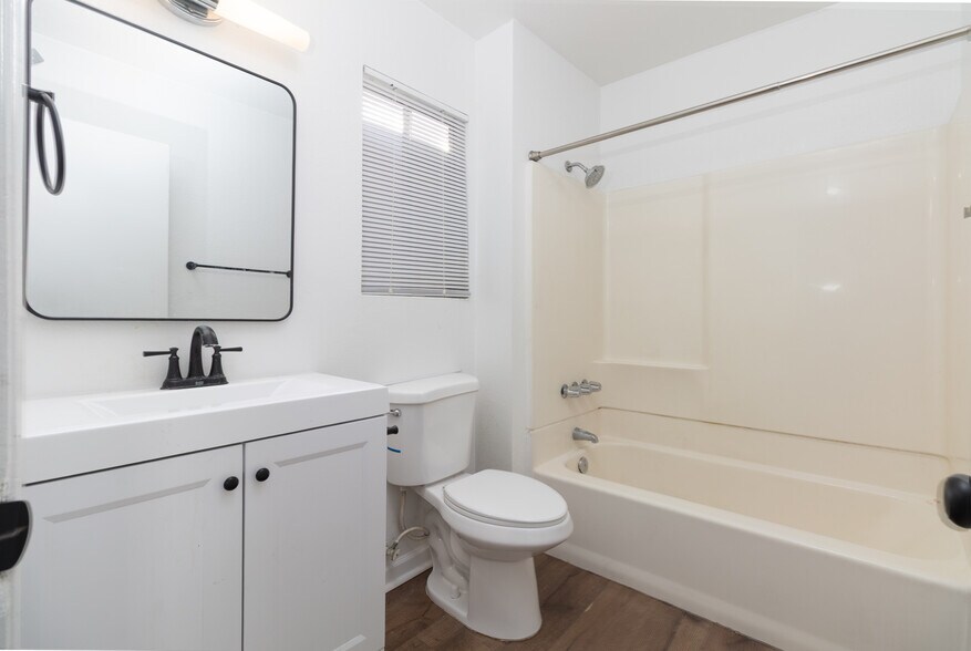 More Photos Of 165 N Hamilton Ave, Hemet Multifamily For Sale