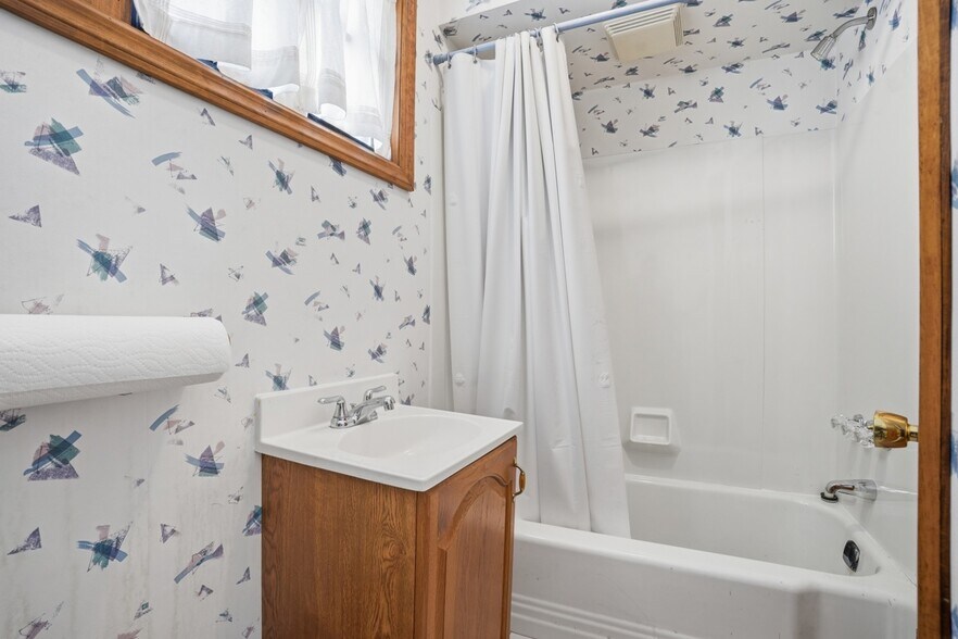 More Photos Of 8306 Ohio River Blvd, Pittsburgh Office For Sale