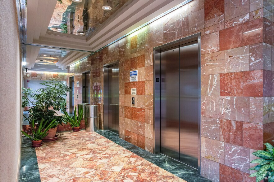 More Photos Of 651 E 4th St, Chattanooga Office For Lease