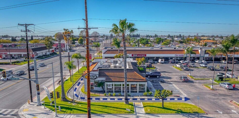 More Photos Of NWC BEACH BLVD & CHAPMAN AVE, Stanton Fast Food For Lease