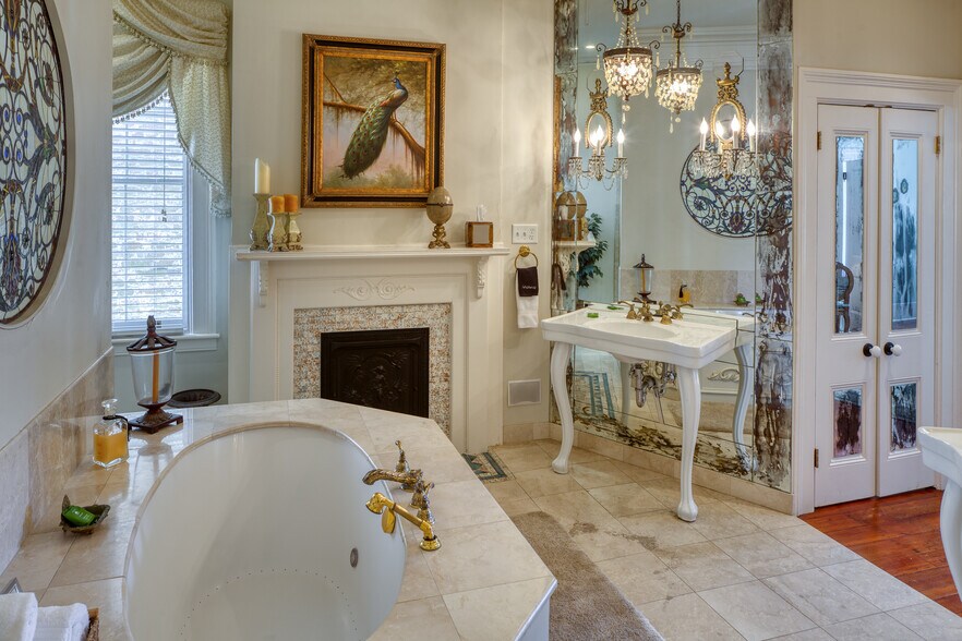 More Photos Of 14 E Taylor St, Savannah Specialty For Sale