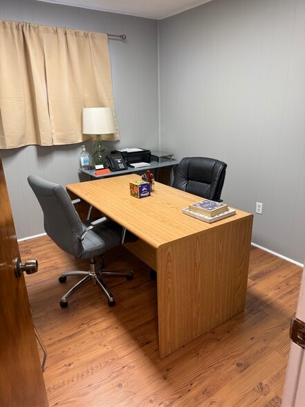 More Photos Of 307 W Antrim Dr, Greenville Medical For Lease