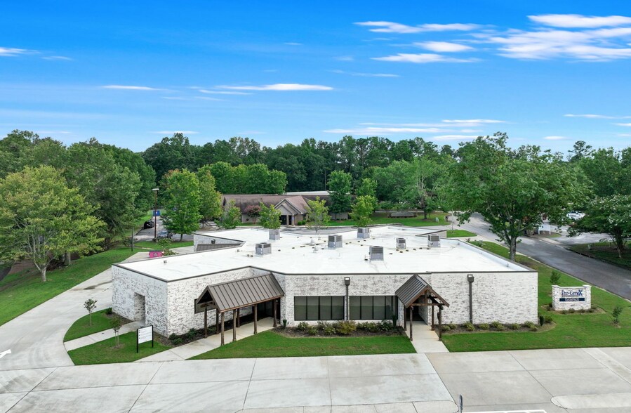 More Photos Of 669 Lanier Park Dr, Gainesville Medical For Sale