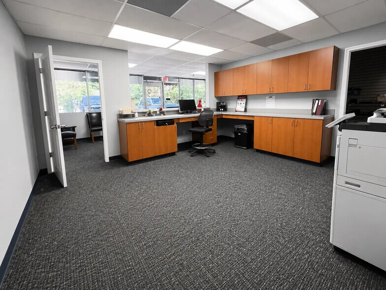 More Photos Of 2245 11th St, Mandeville Office For Sale