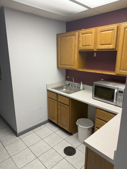 More Photos Of 9620 Midland Blvd, Saint Louis Warehouse For Sale