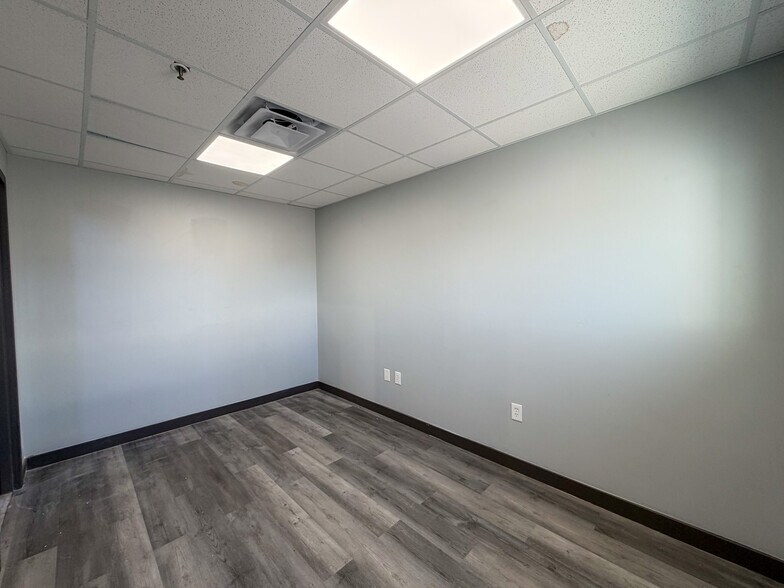 More Photos Of 225 S Lodestone Way, Tooele Warehouse For Lease