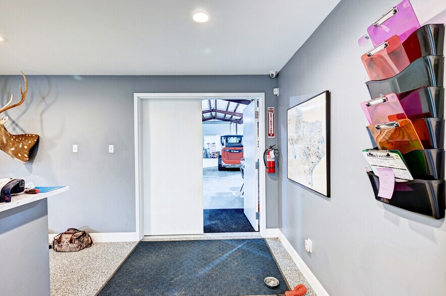 More Photos Of 1070 N Pine Rd, Texas City Light Distribution For Sale