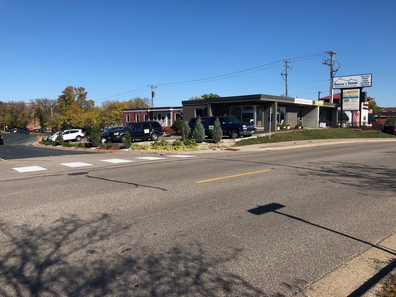 More Photos Of 6480 Wayzata Blvd, Golden Valley Freestanding For Lease