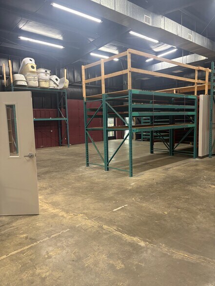 More Photos Of 115 Adams St, Kernersville Warehouse For Lease