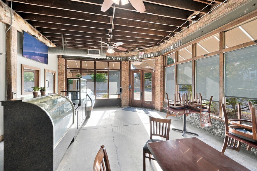 More Photos Of 1602-1608 Walnut St, Jacksonville Restaurant For Sale