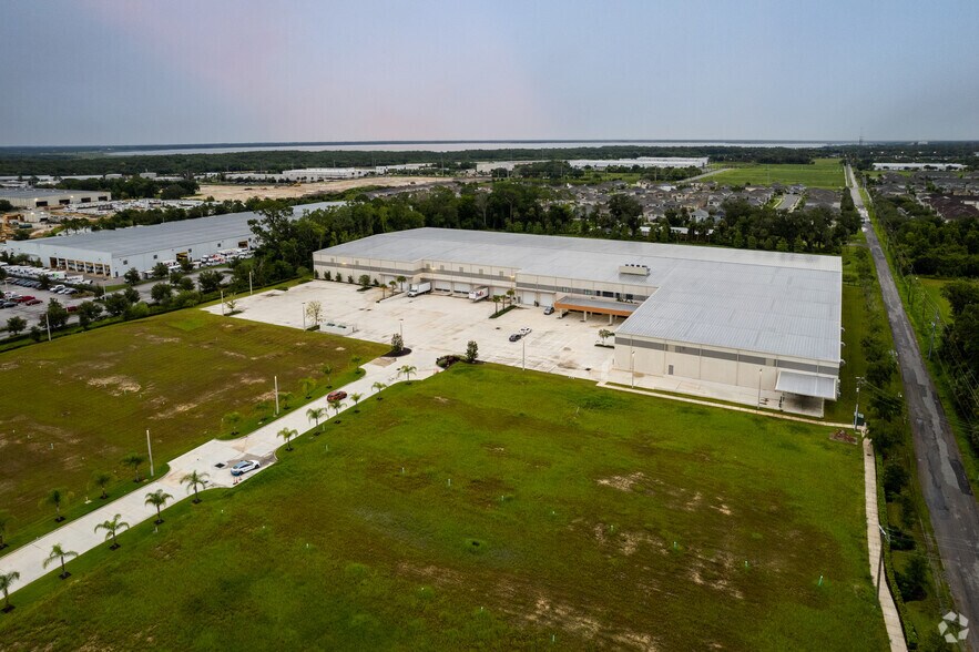 More Photos Of 343 Monroe Rd, Sanford Warehouse For Lease