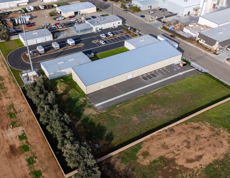 More Photos Of 405 S Acacia St, Woodlake Warehouse For Sale