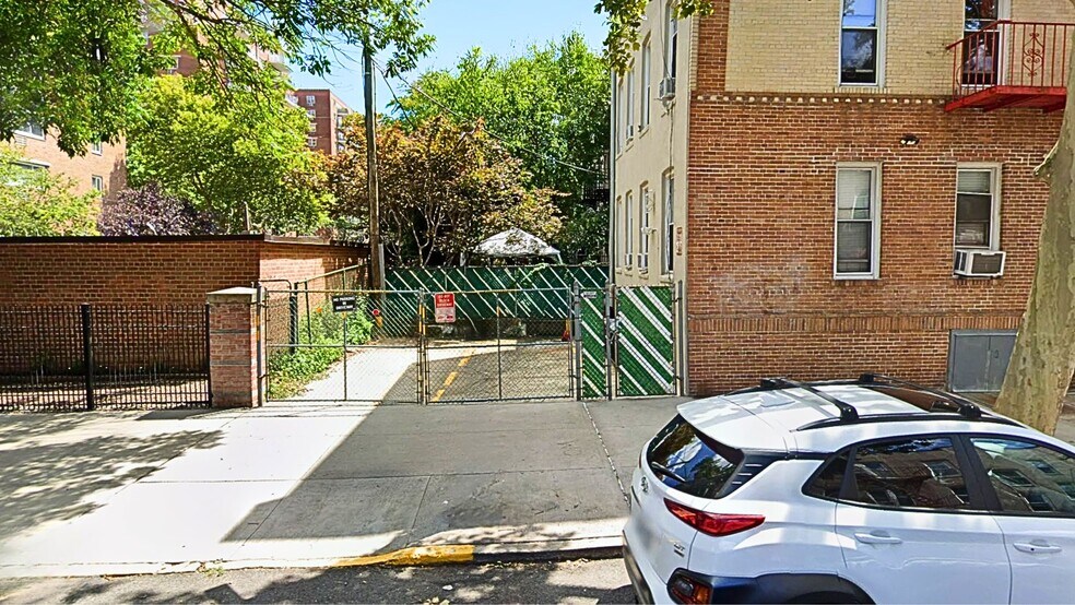 More Photos Of 5201 Skillman Ave, Woodside Apartments For Sale