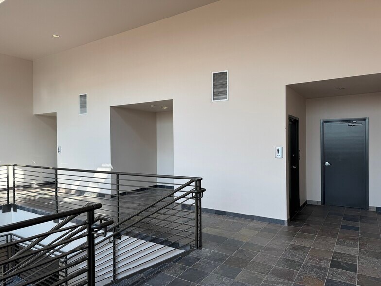 More Photos Of 325 E George Hopper Rd, Burlington Office For Lease