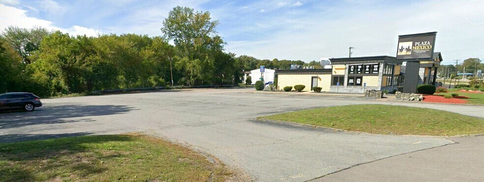 More Photos Of 821 Fall River Ave, Seekonk Restaurant For Sale