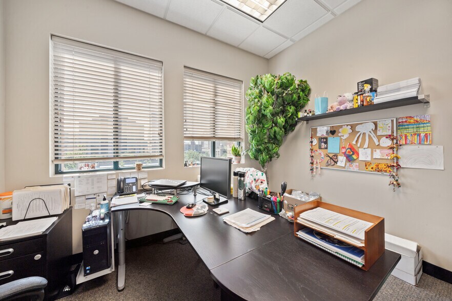 More Photos Of 1700 Rio Grande St, Austin Office For Sale