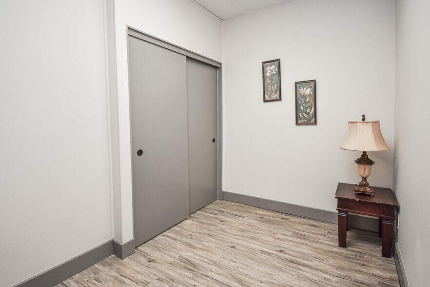 More Photos Of 104 Kelly Dr, Victoria Office For Lease