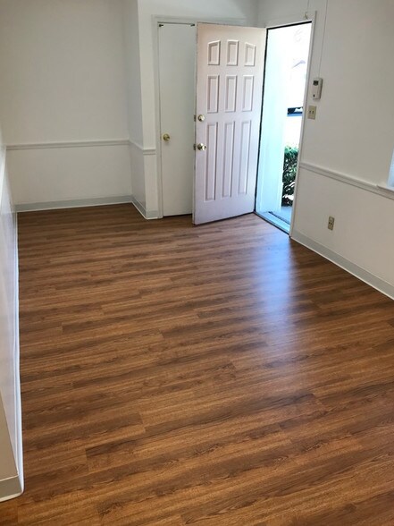 More Photos Of 12100-12128 Heritage Park Cir, Silver Spring Medical For Sale