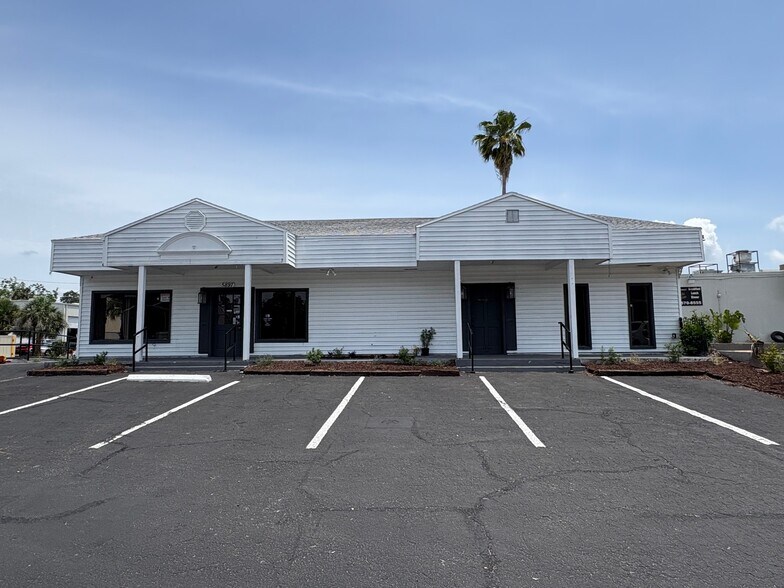 More Photos Of 5897 Memorial Hwy, Tampa Storefront Retail Office For Lease