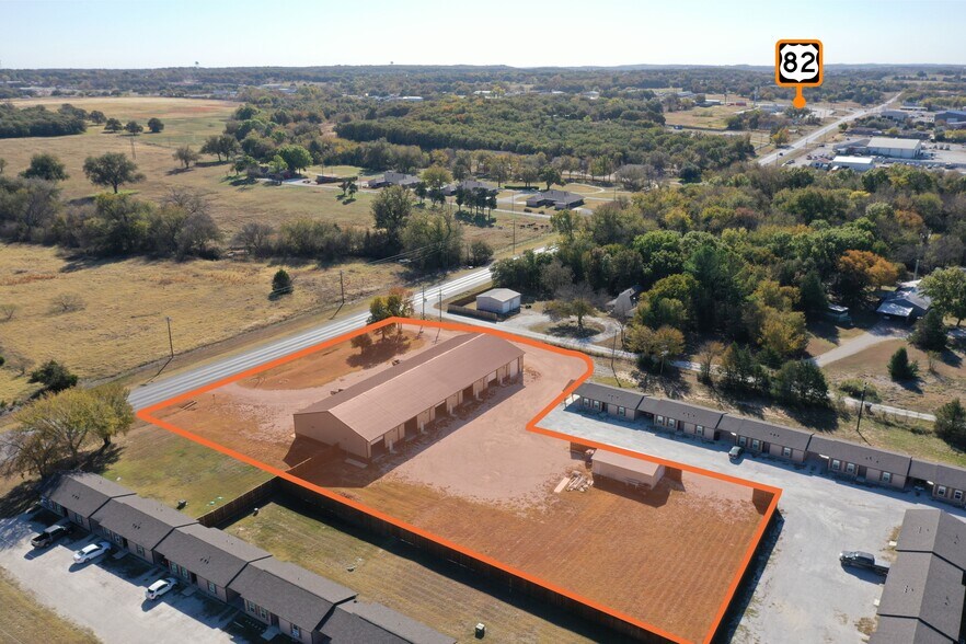 More Photos Of 615 FM 371, Gainesville Showroom For Sale