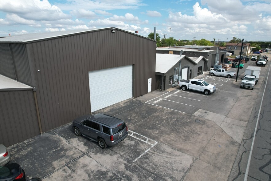 More Photos Of 11110 Bluff Bend Dr, Austin Warehouse For Sale