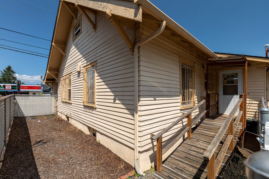 More Photos Of 3606 S 12th St, Tacoma Freestanding For Sale
