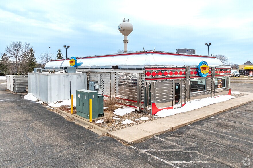 More Photos Of 38681 Tanger Dr, North Branch Restaurant For Sale