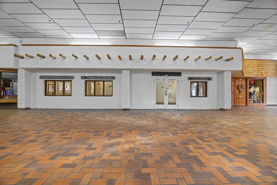 More Photos Of 1111 W Victory Way, Craig Unknown For Lease