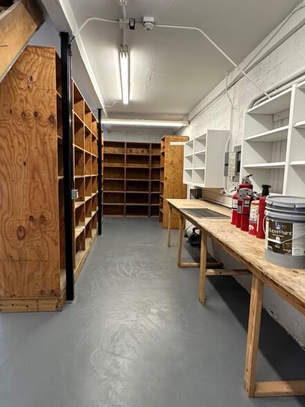 More Photos Of 5751 Dawson St, Hollywood Warehouse For Lease