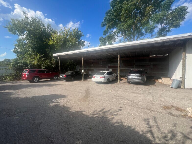 More Photos Of 2409 Manor Rd, Austin Freestanding For Sale